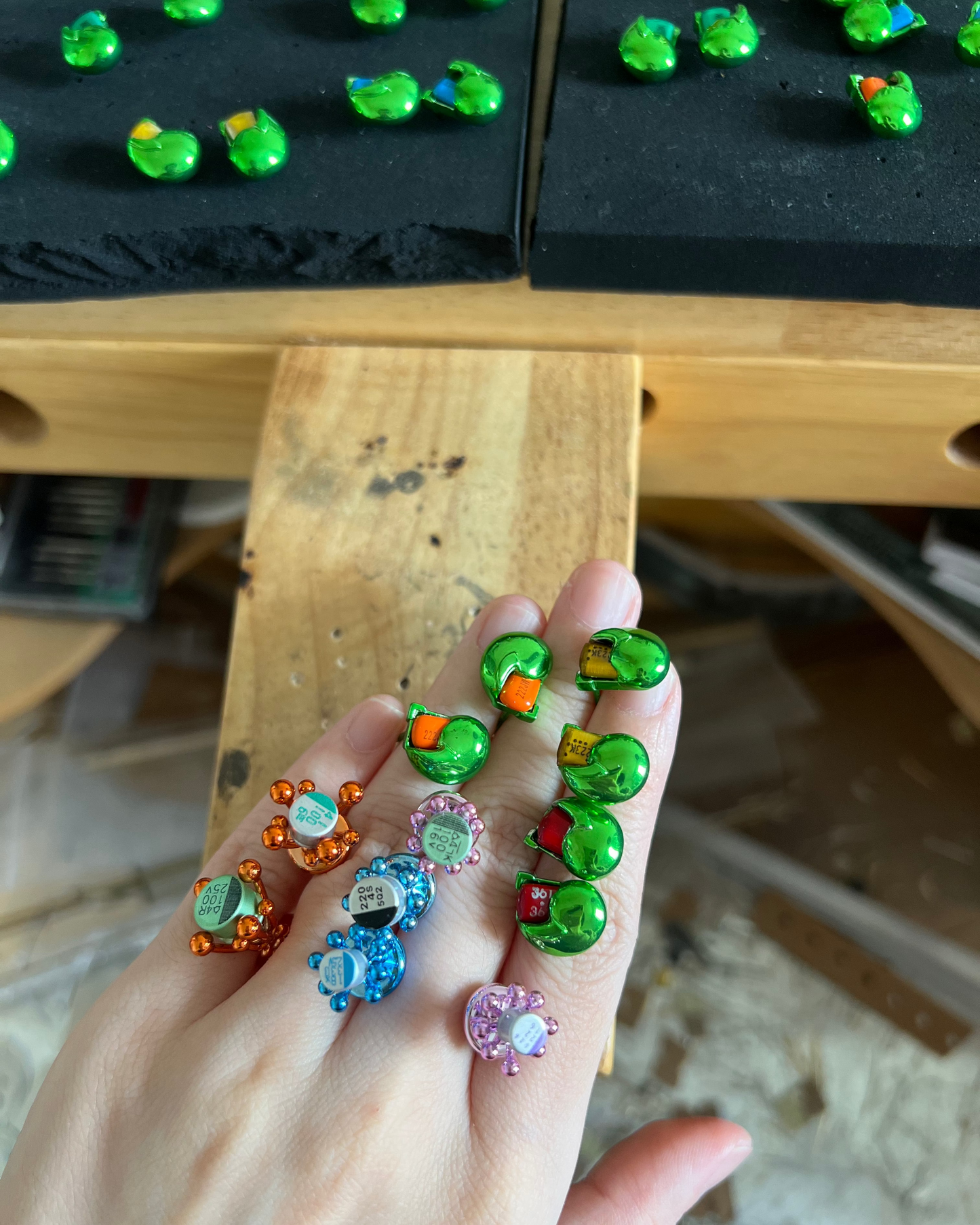 Maze Seashell Earrings & Green Plated